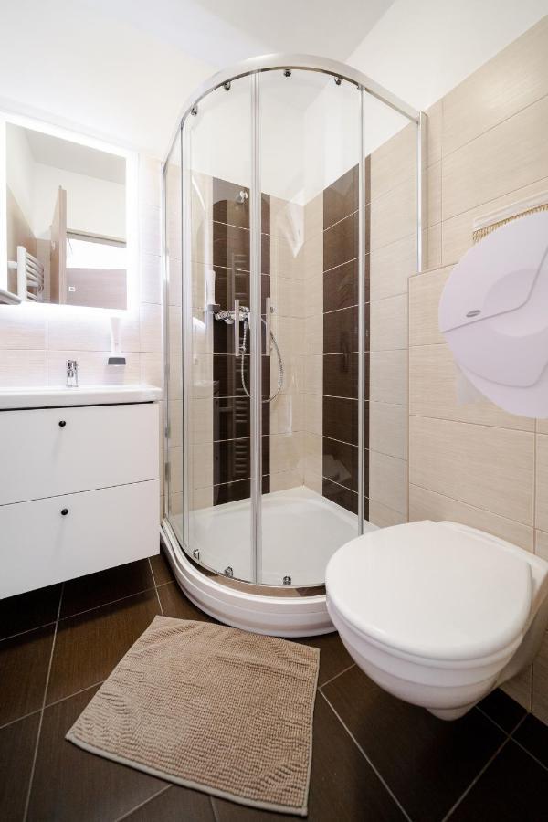 Pipacs Panir & Grill Garden Vendeghaz Hotel Győrújbarát Екстериор снимка