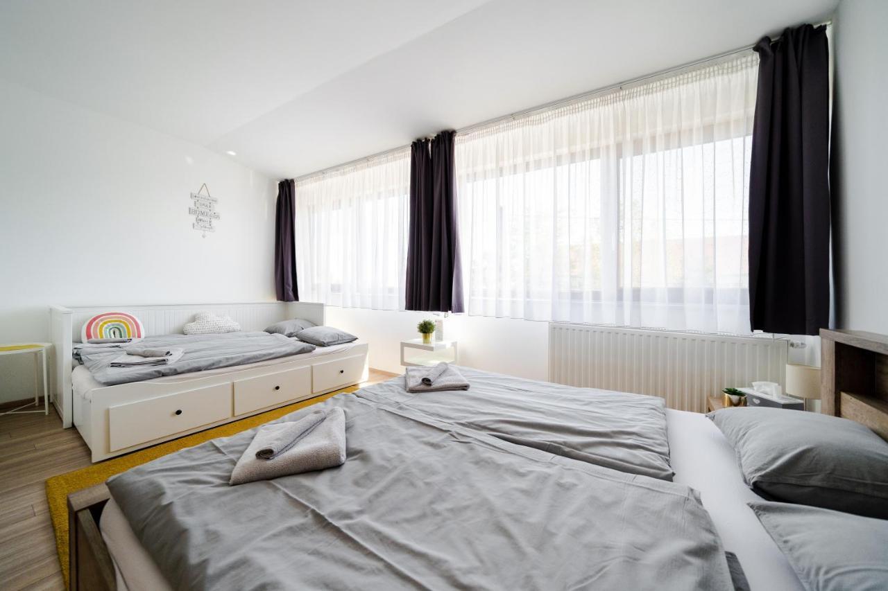 Pipacs Panir & Grill Garden Vendeghaz Hotel Győrújbarát Екстериор снимка