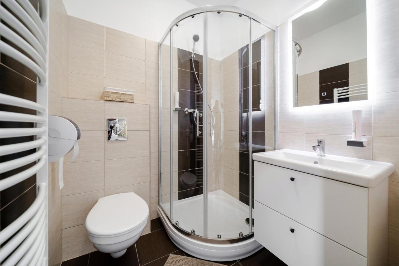 Pipacs Panir & Grill Garden Vendeghaz Hotel Győrújbarát Екстериор снимка