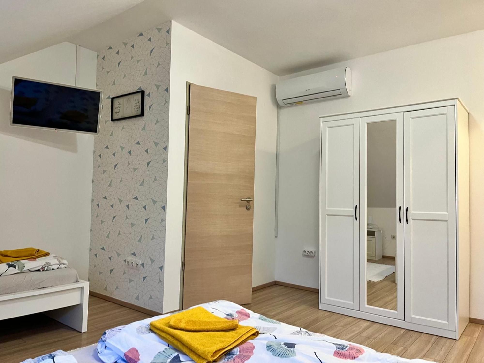 Pipacs Panir & Grill Garden Vendeghaz Hotel Győrújbarát Екстериор снимка