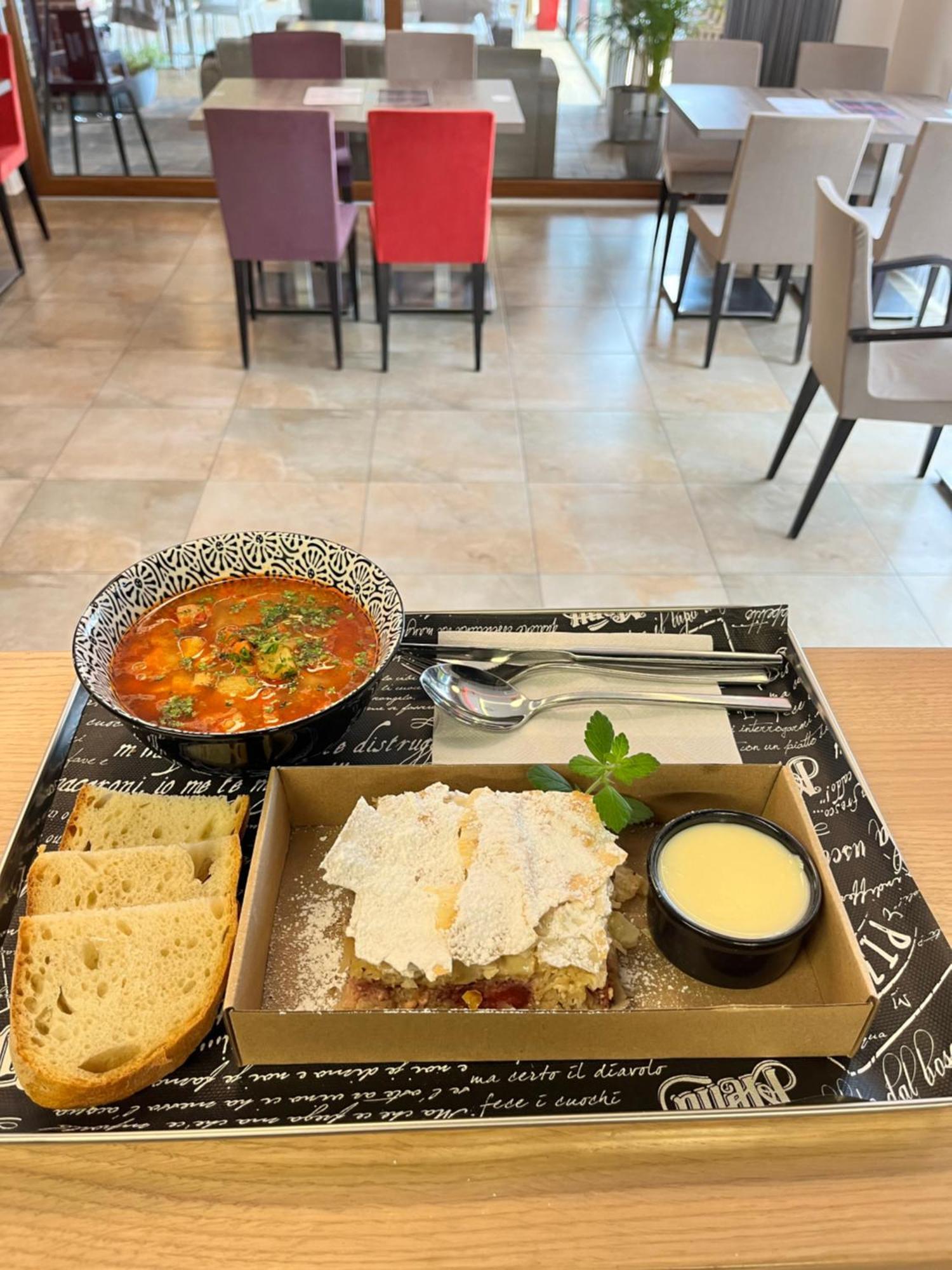 Pipacs Panir & Grill Garden Vendeghaz Hotel Győrújbarát Екстериор снимка